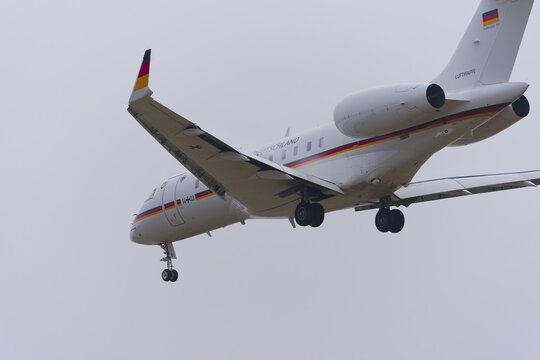 German Luftwaffe airplane type Bombardier Global 5000 9411 registration 14-03 landing at Swiss Z&uuml;rich Airport on a foggy winter day. Photo taken January 19th, 2026, Zurich, Switzerland.