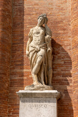 Obraz premium Sculpture on the wall the palazzo del Capitaniato, also known as loggia del Capitanio or loggia Bernarda in Vicenza, Italy, the palace is designed by Andrea Palladio