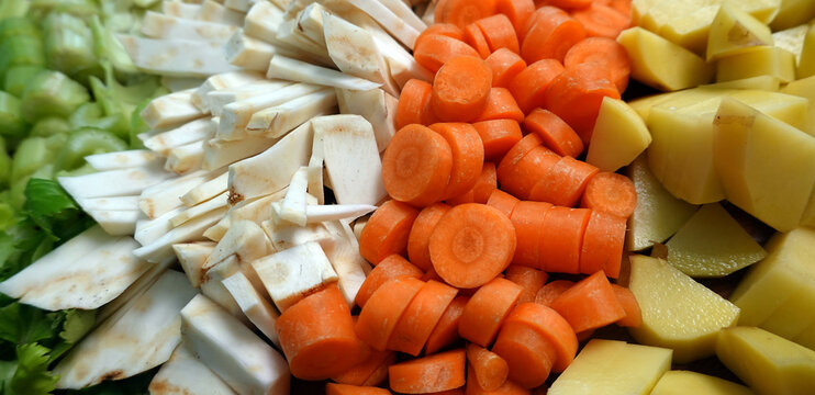 geschnippeltes Suppengem&uuml;se - mirepoix