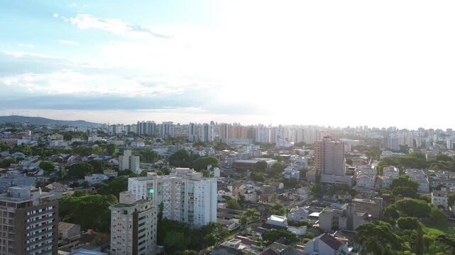 Fim de tarde, por do sol na cidade