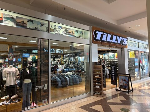 Lakeland Mall Tilly's retail clothing store entrance