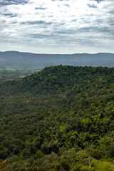Obraz premium Green Mountain Range Overlook Small Village Day View