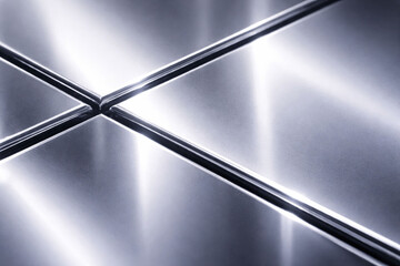 直線ディテールを捉えた鏡面クローム抽象テクスチャ｜マクロ視点
