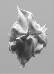 Una fotograf&iacute;a en blanco y negro de una nata montada, con una textura aireada y un dise&ntilde;o intrincado.