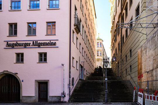 Customer center of the Augsburger Allgemeine newspaper in Augsburg's old town. Right next to the building, the so-called Schwedenstiege (a historic staircase) leads up towards the town hall square.