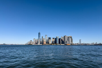 Fototapeta premium Lower Manhattan Skyline Across New York Harbor on a Clear Day