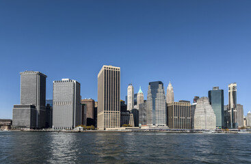 Obraz premium Lower Manhattan Skyline Viewed from the East River on a Clear Day