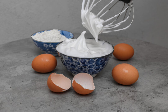 Cooking, eggshells and whipped egg white cream for meringues