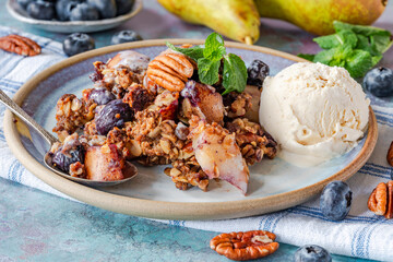 Blueberry, pear and oats crumble