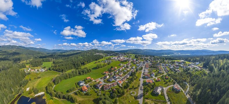 Der Erholungsort Mauth im Bayerischen Wald in der Grenzregion zum B&ouml;hmerwald von oben