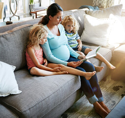 Obraz premium Pregnant mother, children and reading book for relax, learning or storytelling in family home. Pregnancy, kids and mom with literature in living room for education, development or bonding with parent