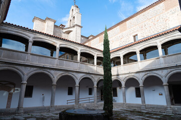Fototapeta premium Avila, monasterio real de santo tomas, claustro de los novicios, monumento nacional, castilla y leon, españa.