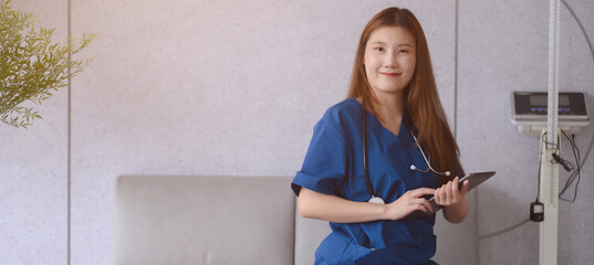 female doctors are discussing checking a patient's temperature at the clinic.	
