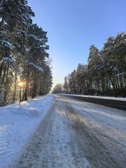 Obraz premium Winter landscape, beautiful nature photo, beautiful nature photo in winter, snow on the trees, snow-covered branches, frost on the branches, nature aesthetics, beautiful winter landscape, snow-covered