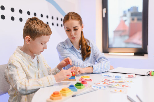 Child learning geometry with female speech therapist