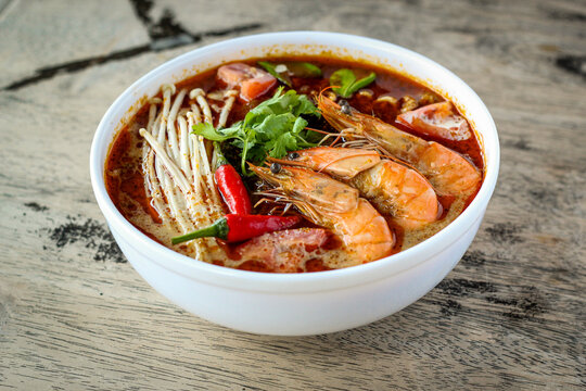 Shrimp tom yum dish
