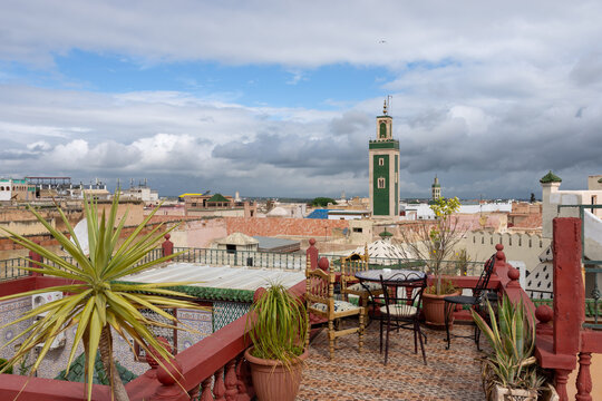 Vue sur les toits de Mekn&egrave;s au Maroc