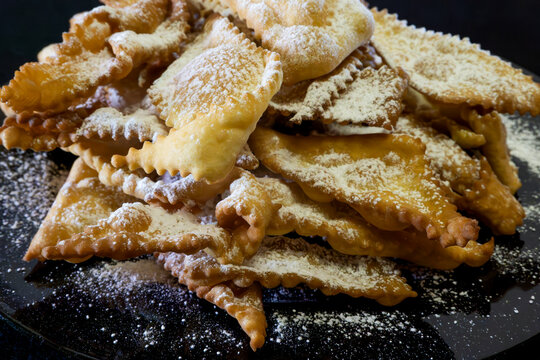 Italian food carnival sweets dessert chiacchiere frappe bugie cenci crostoli galani angel wings fried pastry dough powdered sugar crispy crunchy delicious traditional recipe homemade snack calories