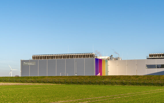 Large scale AI cloud Datacenter building on a sunny day