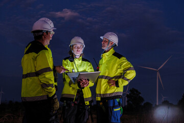 Night meeting at wind farm with engineers discussing data and safety measures for wind turbines © Freeday photo