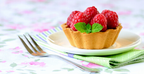 Raspberry mini tart (cupcakes ) on a table