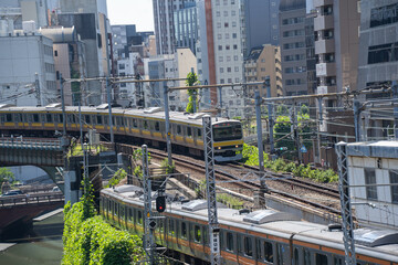 Obraz premium 総武線と中央線の通勤電車