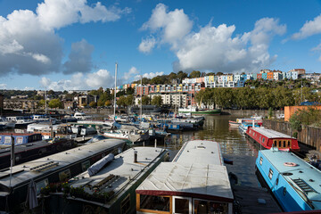 Hausboote im historischen Hafen in Bristol, UK