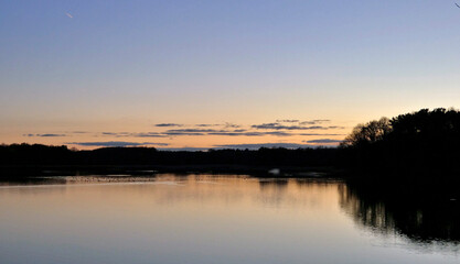 Obraz premium Coucher de soleil sur les étangs de Sologne en France