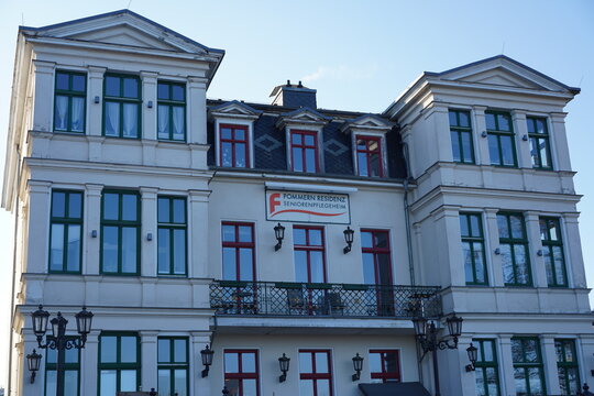Das Pommern Residenz Seniorenpflegeheim der Burchard F&uuml;hrer GmbH an der Strandpromenade von Ahlbeck auf Usedom am 20.01.2026