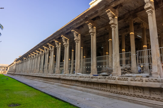 Srirangam 1000 pillar, Aayiram Kaal Mandapam, 1000 stone pillars mandapam, Ayirangal Mandapam builted by Sundara Pandiyan Srirangam, Tiruchirapalli, Tamil Nadu, South India. dedicated to Ranganatha.