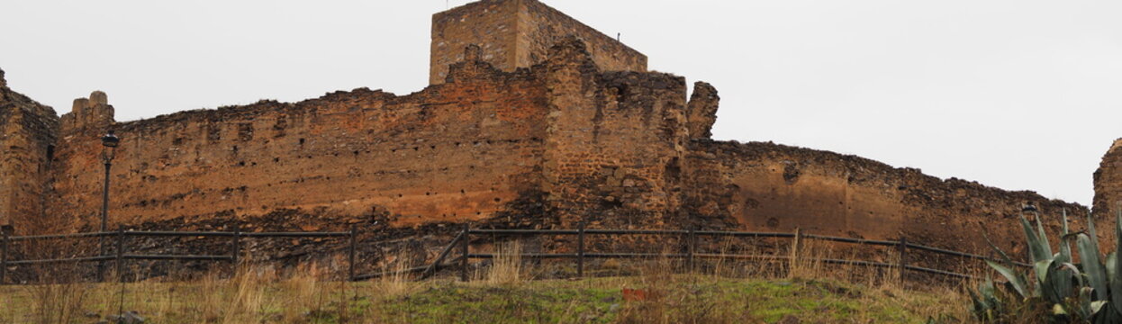 castillo fortaleza de Trasmoz, del medievo, a los pies de la Sierra del Moncayo, planta octogonal, tres torres, siglos trece, catorce y quince, Zaragoza,  Arag&oacute;n, Espa&ntilde;a, Europa 