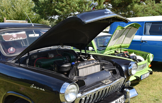 Automotor von Wolga GAZ-24 und Trabant 601