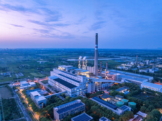 Naklejka premium aerial view power station during sunset