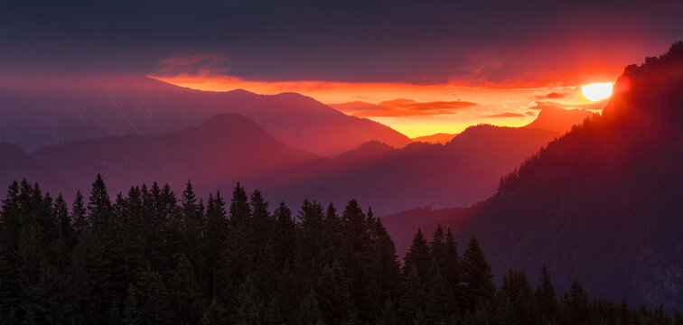 Sonnanaufgang auf der Postalm, Salzburg, &Ouml;sterreich