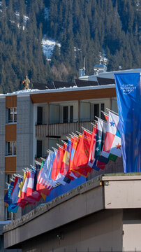 Davos, switzerland, january 20th 2026 world economic forum flags and rooftop security in davos