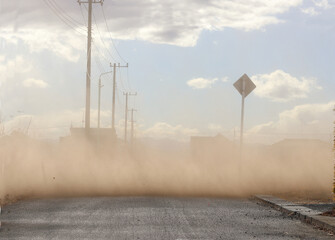 群馬名物の赤城おろし　からっ風の砂埃