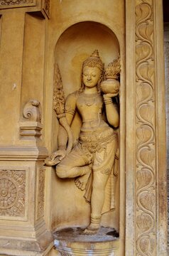 Kelaniya Temple Statue God