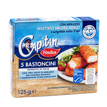 Box of Captain Findus frozen fish sticks with breaded cod fillets, Italian packaging, isolated on white background, product shot suitable for food, retail and grocery concepts.