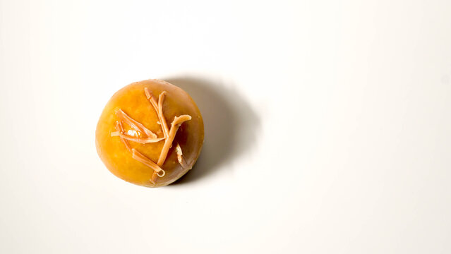 Detail photo of single nastar cake filled with pineapple cream with sliced ​​cheese topping isolated on white background