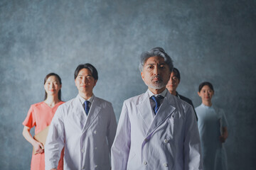 プロフェッショナルな医療チームのポートレート