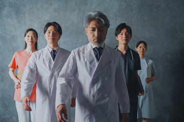 プロフェッショナルな医療チームのポートレート