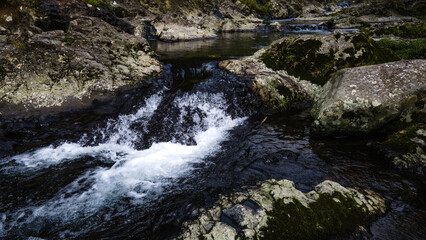 Obraz premium Aerial Photo of Rocky River with Moss