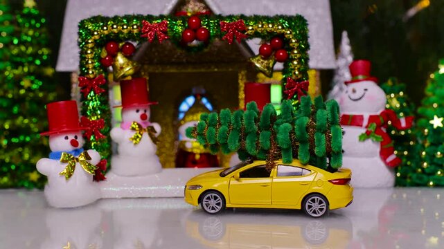 A yellow car pulls up to a Christmas house with five snowmen and a decorated arch