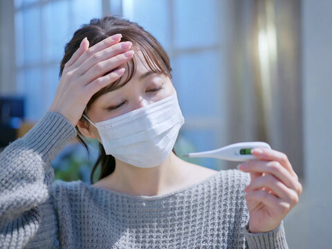 風邪をひいた女性　Generative AI