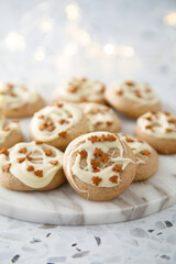 Gingerbread cookies with white chocolate