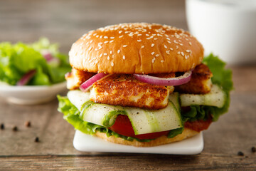 Burger with roasted halloumi cheese