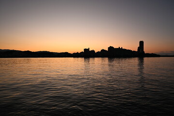 外灯と海岸の夜景風景