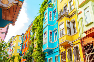 Obraz premium Colorful houses in the Balat and Fener districts. A popular tourist attraction in Istanbul.
