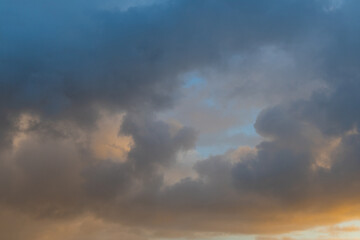 Obraz premium Layer of clouds on the sunset sky.