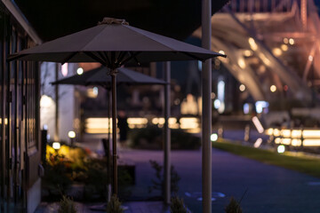 おしゃれなカフェの夜